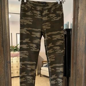 SANCTUARY Camouflage Leggings - Size Medium